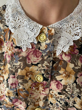 Cargar imagen en el visor de la galería, Blusa flores