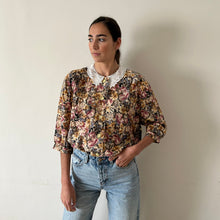 Cargar imagen en el visor de la galería, Blusa flores