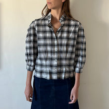 Cargar imagen en el visor de la galería, Blusa cuadros con hilo plata lurex
