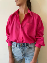 Cargar imagen en el visor de la galería, Camisa fucsia
