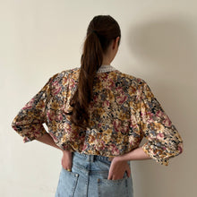 Cargar imagen en el visor de la galería, Blusa flores
